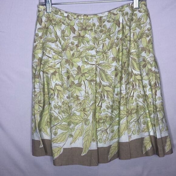 4/$25 Ann Taylor Loft Pleated Skirt. Size … - Picture 4 of 8